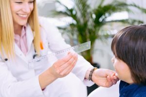 Accent Eye Care pediatrician-doing-vision-test-Z5VYNEK  