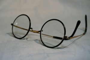 Accent Eye Care glasses-round-vollrandbrille-old-reading-glasses  